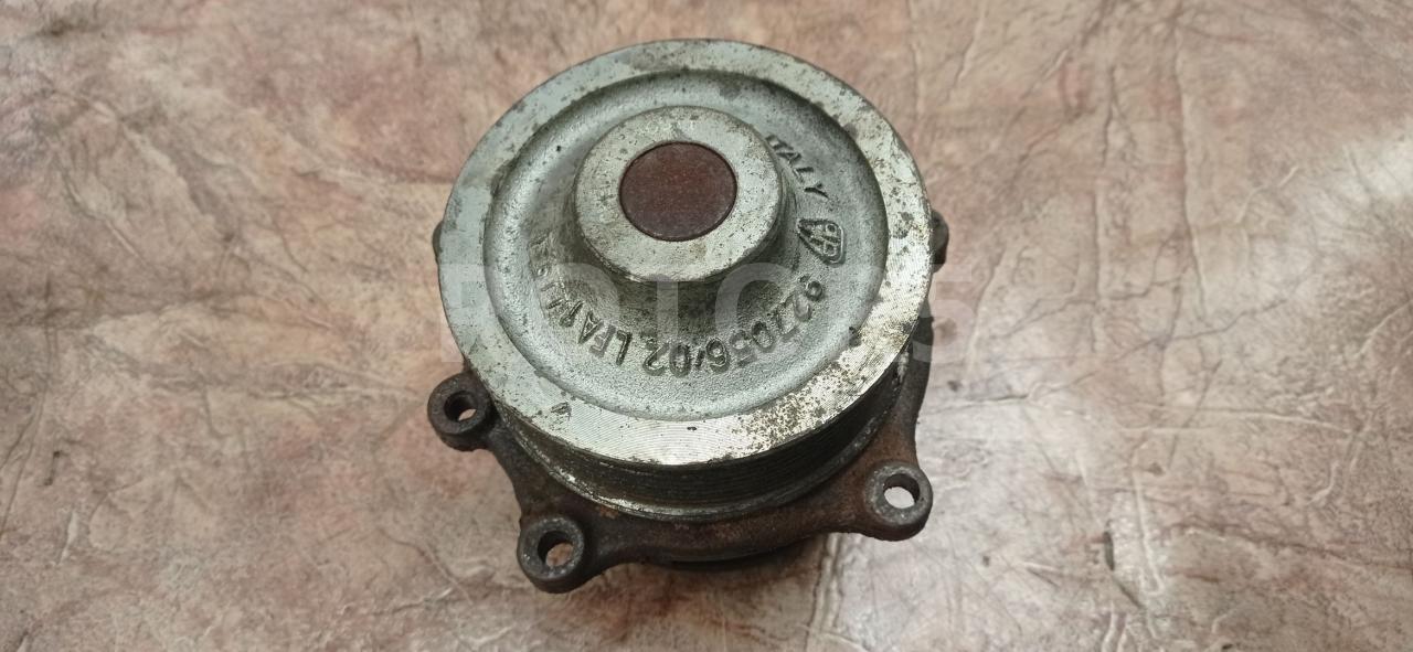 помпа IVECO Stralis 1 поколение 2002, 7.8 л., F2BE0681A, дизель, 92637102, 92705602 - фото №1