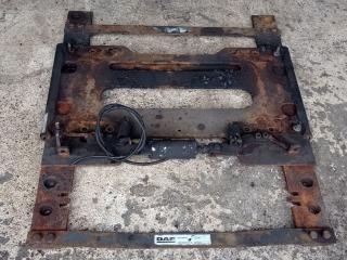 проставка (плита) седла DAF CF-series 1 поколение 2009, 12.9 л., MX 300, дизель, АКПП, красный, правый руль, 1781745