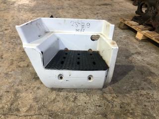 Подножка кабины IVECO Stralis 3 поколение 2013, 11.1 л., F3GFE611/460, дизель, АКПП, белый, правый руль, 5801289309, 5801340856, 5801340858, 5801382506