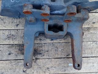 кронштейн рамы передний правый DAF CF-series 1 поколение 2009, 12.9 л., MX 300, дизель, АКПП, красный, правый руль, 1808833