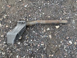 кронштейн крепления подкрылка заднего DAF CF-series 1 поколение 2013, 12.9 л., MX 340, дизель, АКПП, красный, правый руль, 1371226