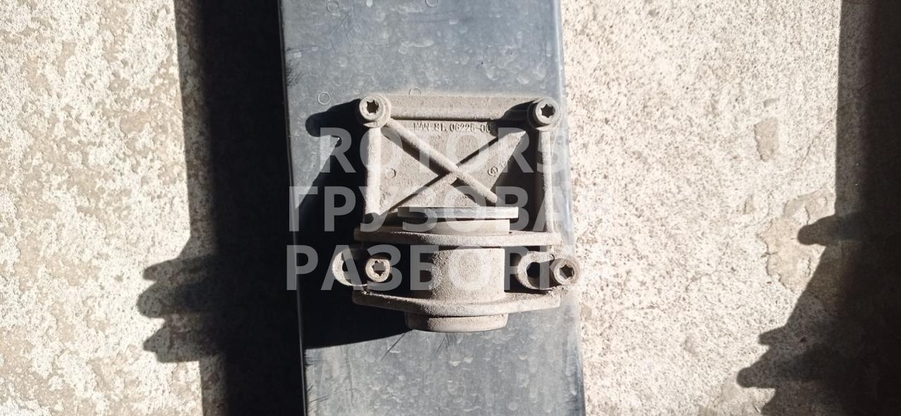 кронштейн радиатора MAN TGX 1 поколение 2016, 12.4 л., D 2676 LF 46, дизель, АКПП, правый руль, 81062250020 - фото №1