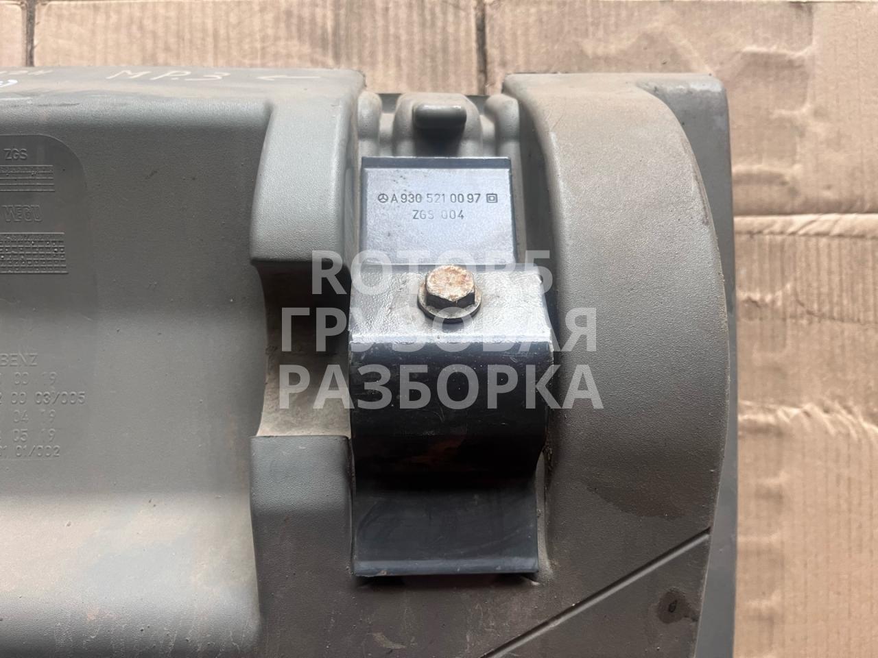 кронштейн крепления подкрылка заднего Mercedes-Benz Actros 3 поколение (MP3) 2018, 11.9 л., OM 541.976, дизель, A9305210097 - фото №1