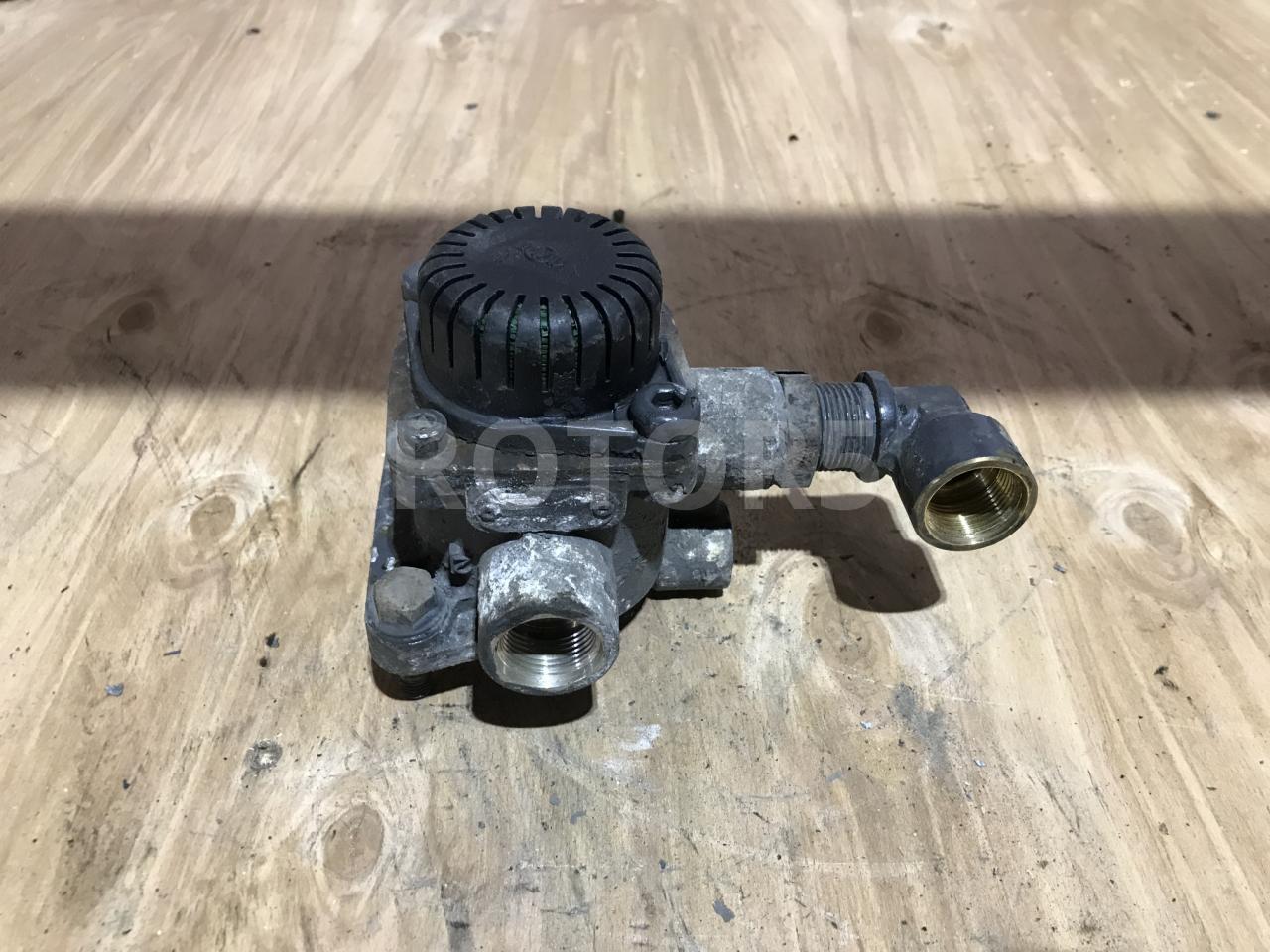 Клапан ускорительный DAF XF 105 1 поколение 2013, 1360613 - фото №1