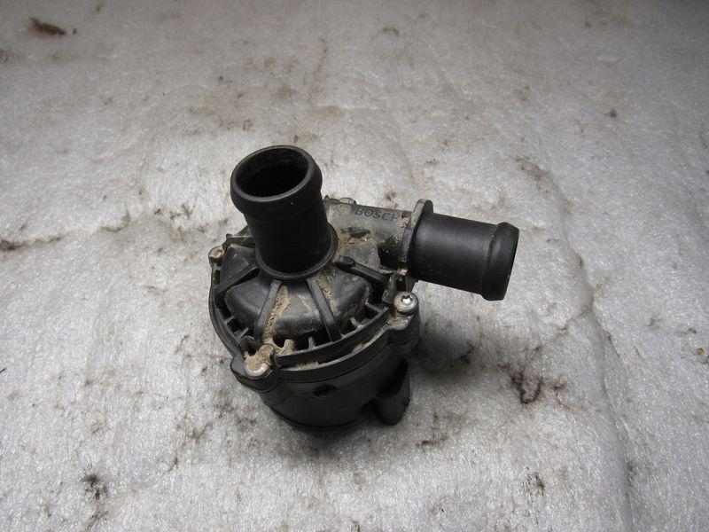 насос антифриза дополнительный Volkswagen Touran 2 поколение 2016, 2.0 л., дизель, 2Q0965567A - фото №1