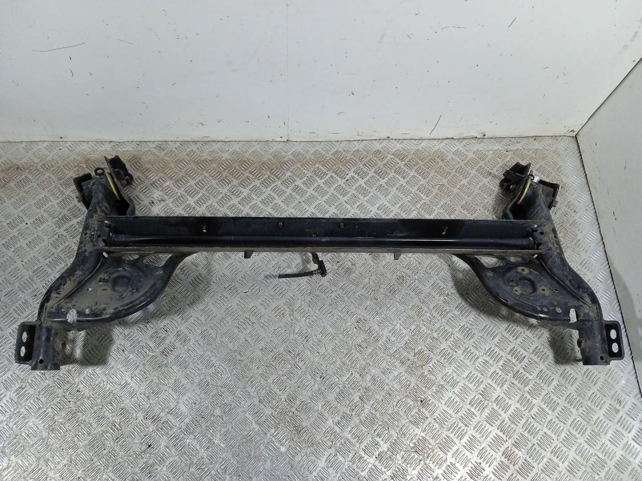 балка подвески задняя Nissan Micra 3 поколение (K12) (2002 - 2007), 1.5 л., DCi, дизель - фото №1