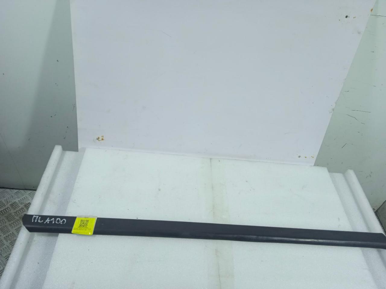 молдинг двери передней левой Audi 100 4A/C4 (1990 - 1994) - фото №1