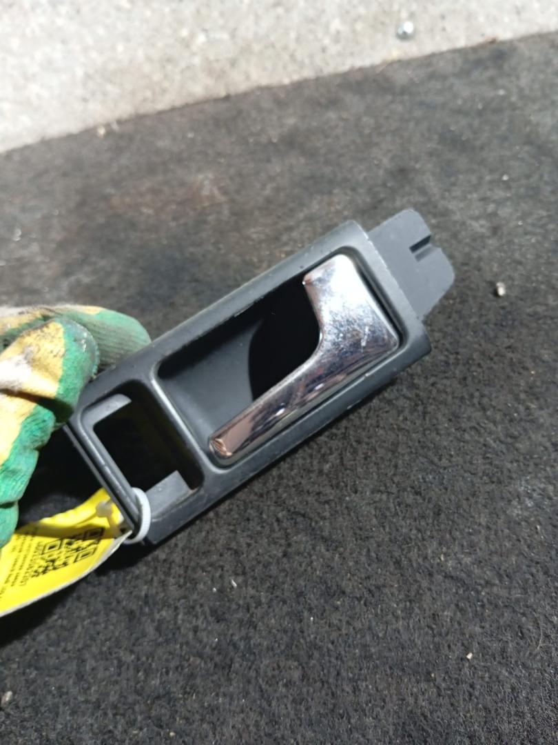 ручка внутренняя передняя правая Audi 100 4A/C4 (1990 - 1994) - фото №1