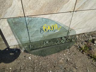 стекло двери передней правой Mercedes-Benz E-Класс W212/S212/C207/A207 2009, 2.0 л., CDi, дизель, АКПП, чёрный, седан, задний привод, правый руль