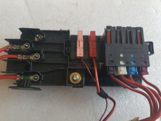 блок предохранителей Mercedes-Benz M-Класс W164 2006, 3.2 л., дизель, АКПП, серебряно голубой, полный привод, правый руль, A2115452601