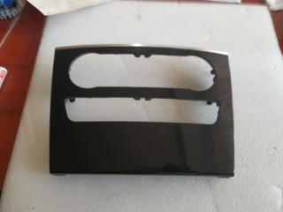 накладка на торпедо (консоль) Mercedes-Benz M-Класс W164 2006, 3.0 л., OM 642.940, дизель, АКПП, серебро, полный привод, правый руль, A1646804417