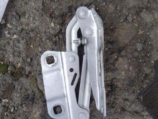 петля капота левая Mercedes-Benz M-Класс W164 2006, 3.0 л., OM 642.940, дизель, АКПП, серебро, полный привод, правый руль, A2518800128