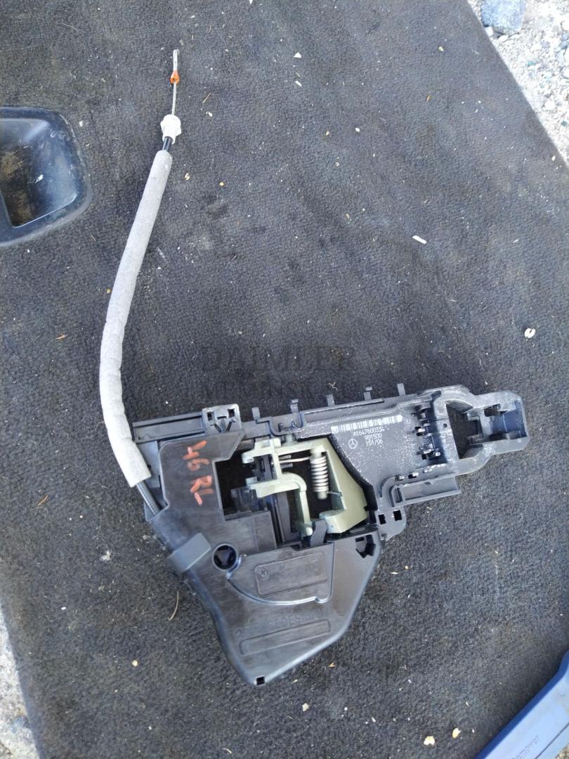 скелет ручки двери задней левой Mercedes-Benz M-Класс W164 2006, 3.0 л., OM 642.940, дизель, АКПП, серебро, полный привод, правый руль, A1647600334 - фото №1