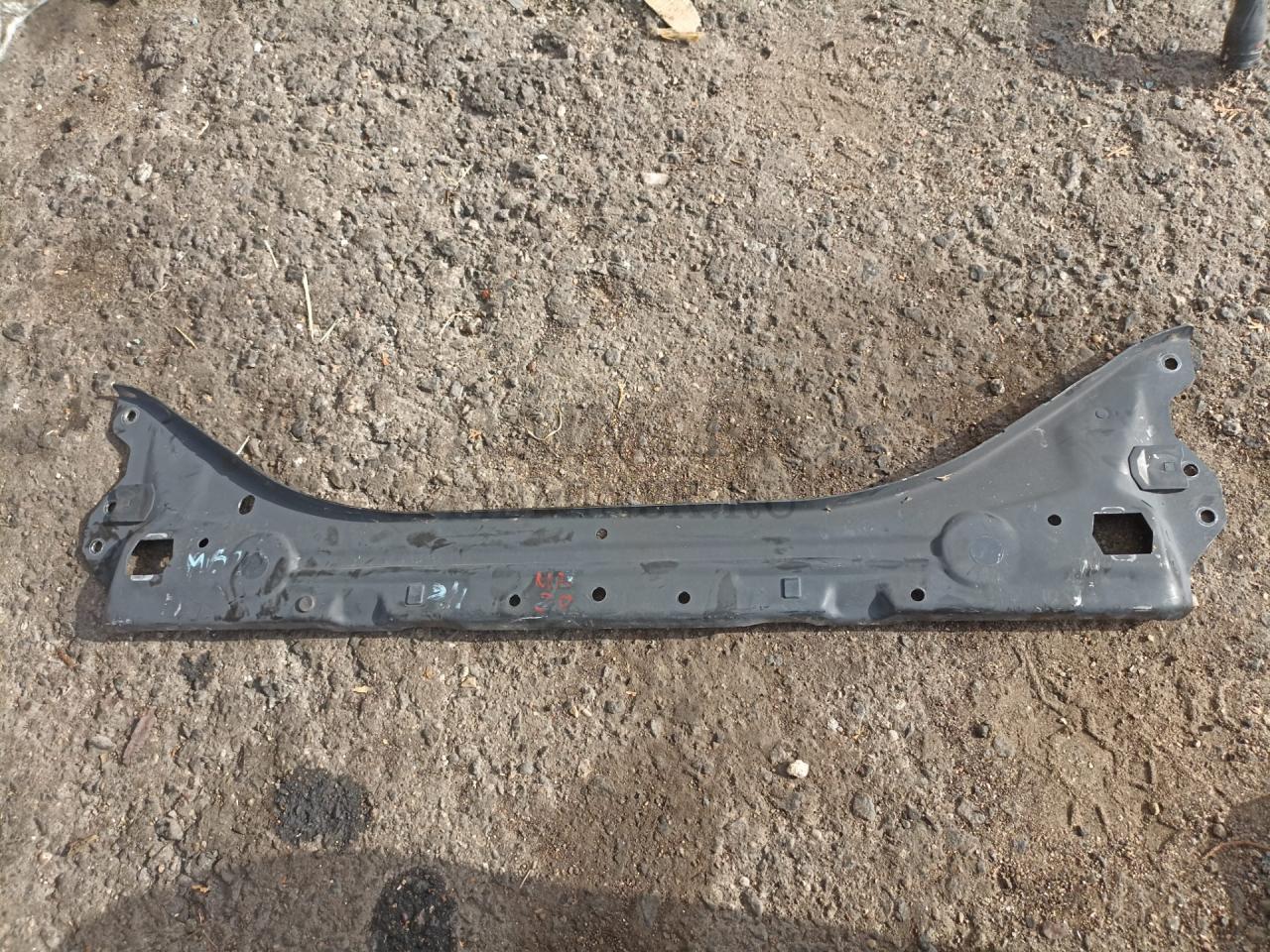 Распорка (растяжка) телевизора Mercedes-Benz E-Класс W211/S211 2003, 2.2 л., дизель, АКПП, белый, седан - фото №1