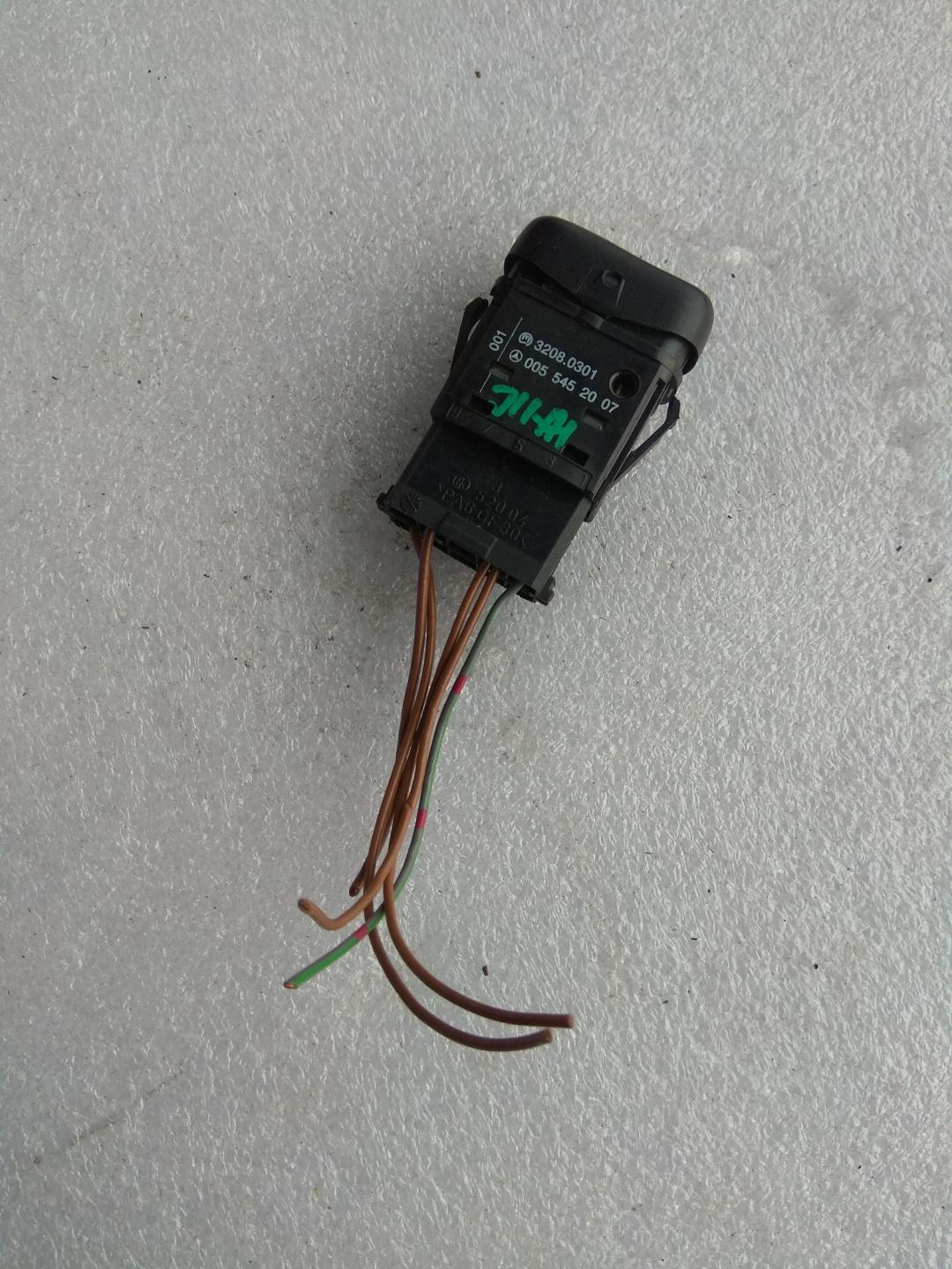 кнопка переключения режимов подвески Mercedes-Benz Vito W638 2000, 2.3 л., OM 601.942, дизель, 0055452007 - фото №1