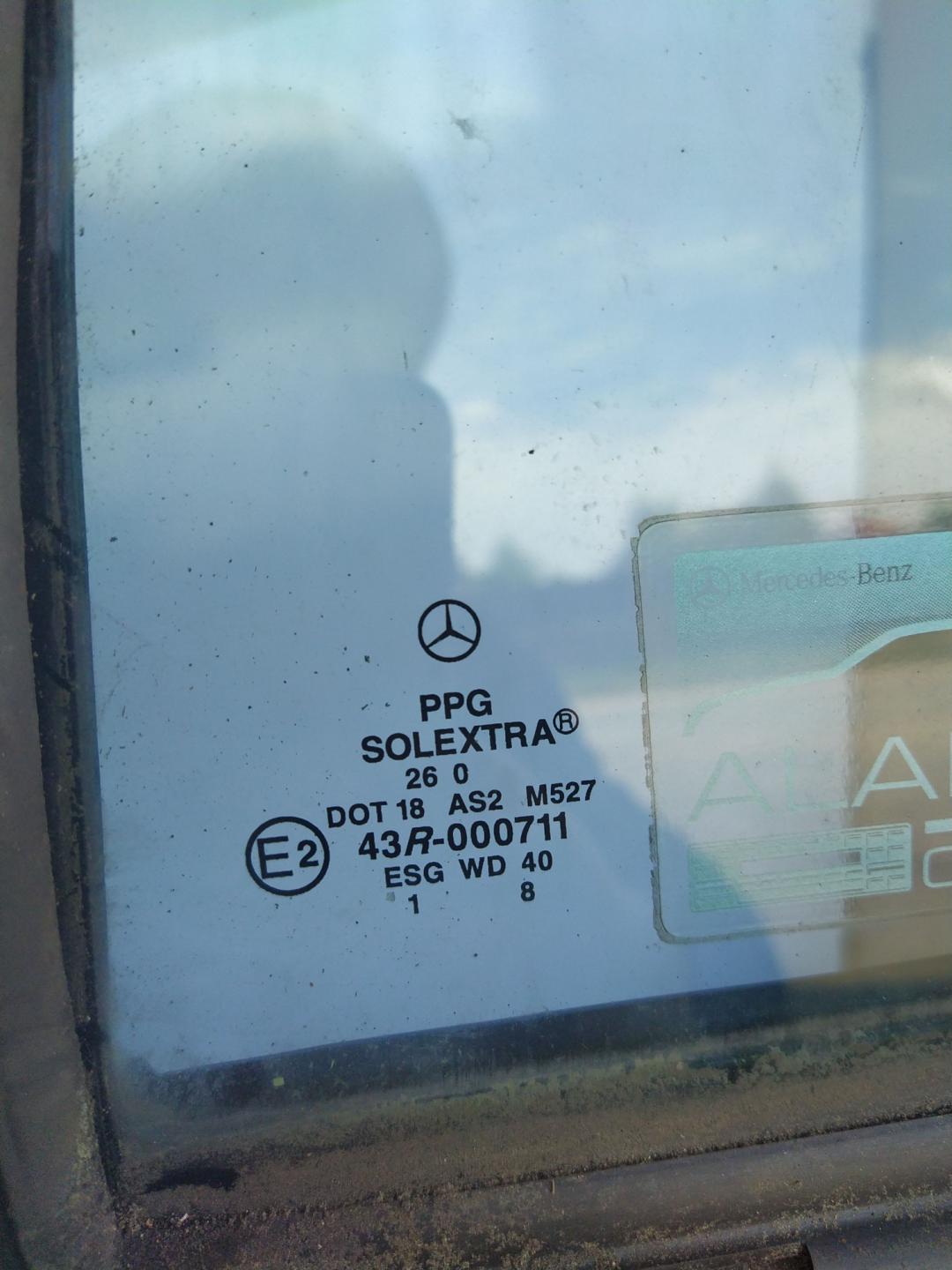 стекло двери задней левой Mercedes-Benz C-Класс W203/S203/CL203 2001, 2.2 л., OM 611.962, дизель, седан - фото №1