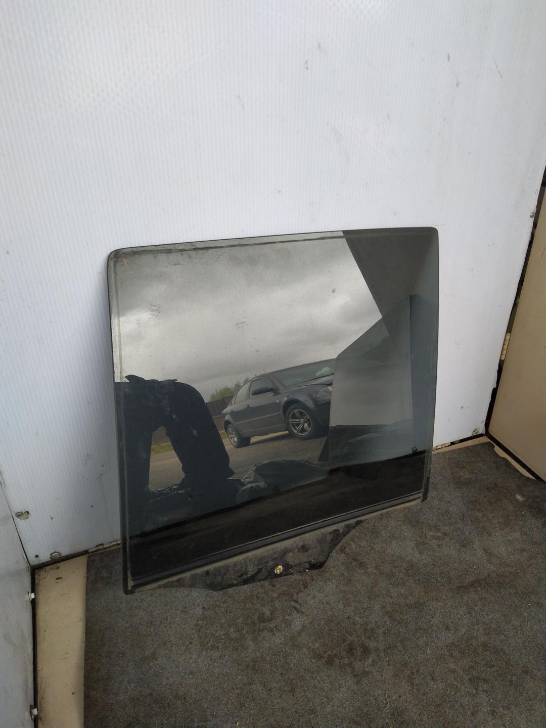 стекло двери задней левой Mercedes-Benz M-Класс W163 2001, 2.7 л., OM 612.963, дизель, внедорожник 5 дв., 1637351110 - фото №1