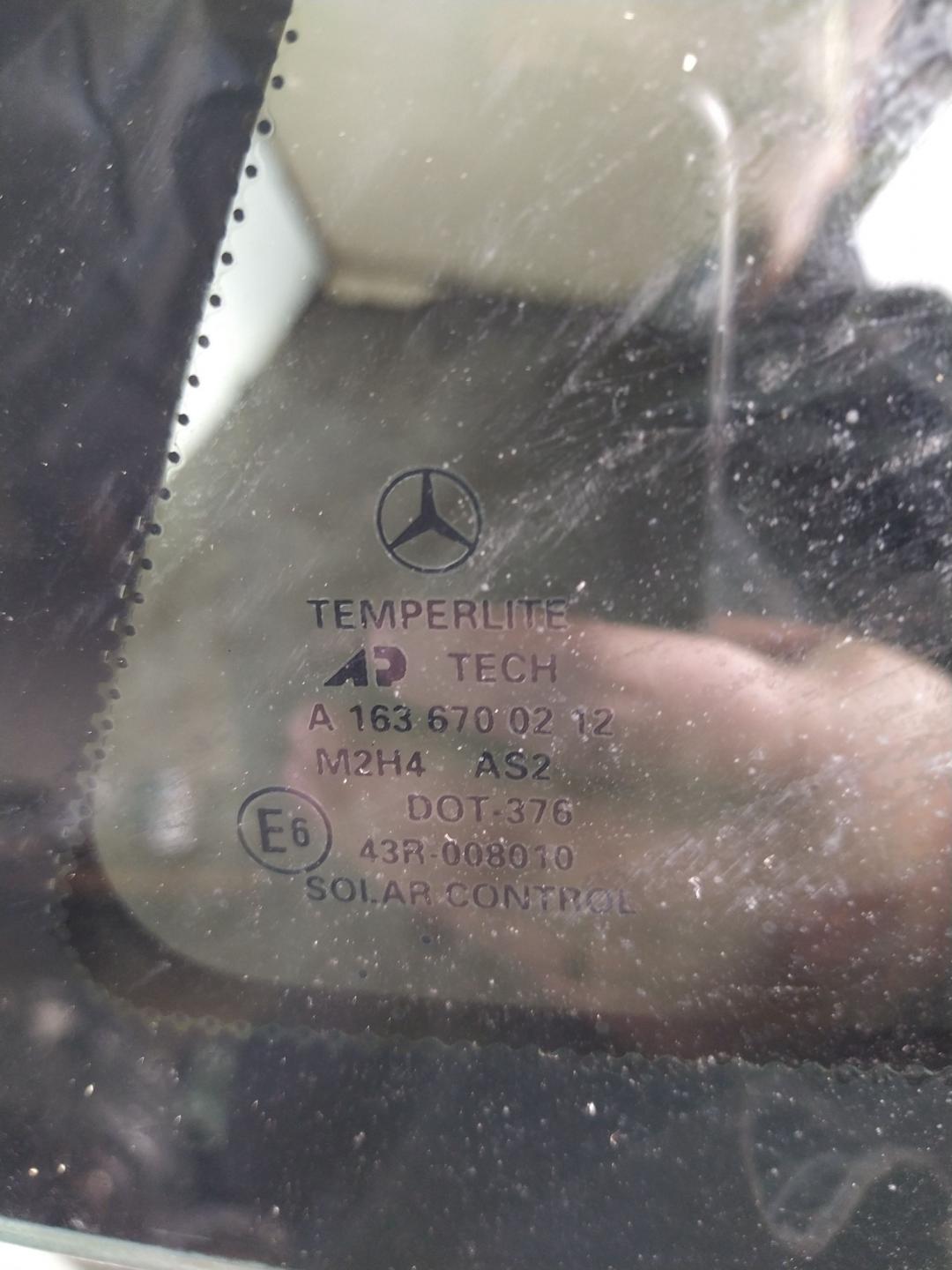 стекло кузовное боковое правое Mercedes-Benz M-Класс W163 2001, 2.7 л., OM 612.963, дизель, внедорожник 5 дв. - фото №1