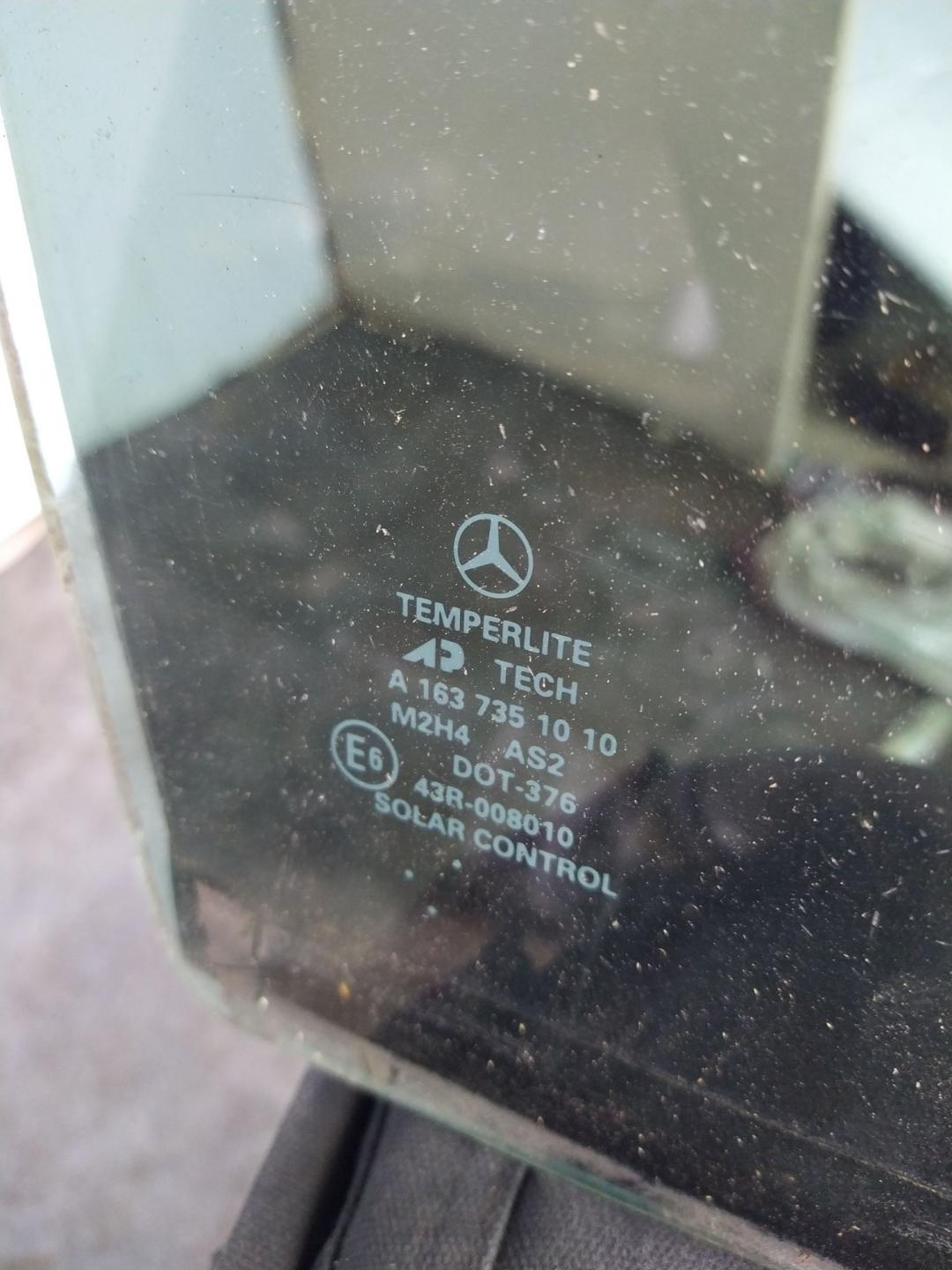 стекло двери задней правой Mercedes-Benz M-Класс W163 2000, 2.7 л., OM 612.963, дизель, внедорожник 5 дв., 1637351010 - фото №1