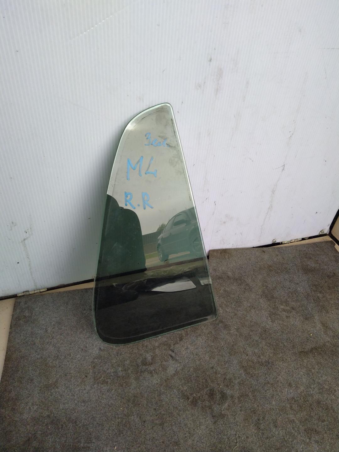 стекло двери задней правой Mercedes-Benz M-Класс W163 2001, 2.7 л., OM 612.963, дизель, внедорожник 5 дв. - фото №1
