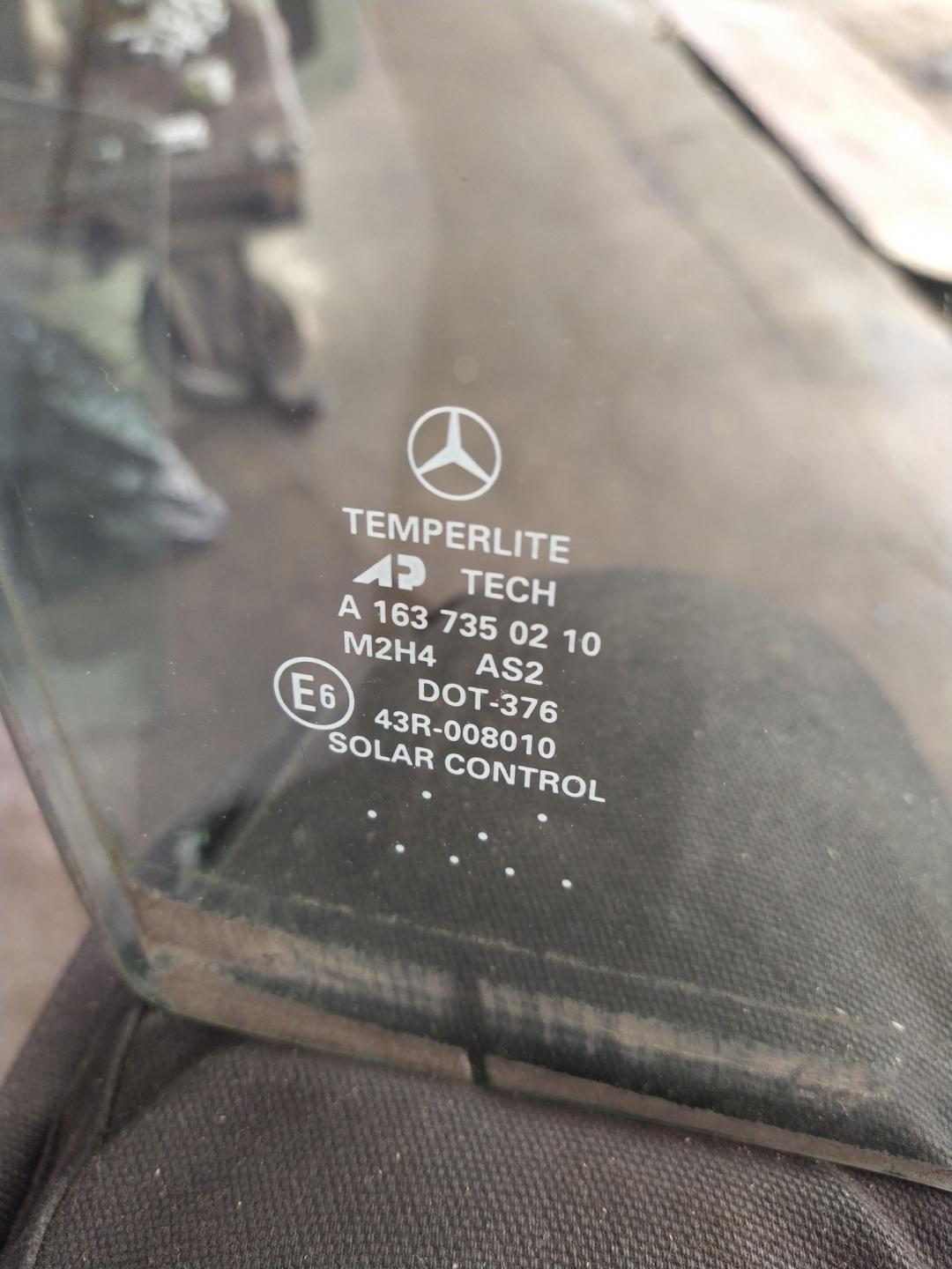 стекло двери задней правой Mercedes-Benz M-Класс W163 2000, 2.7 л., OM 612.963, дизель, внедорожник 5 дв., 1637350210 - фото №1