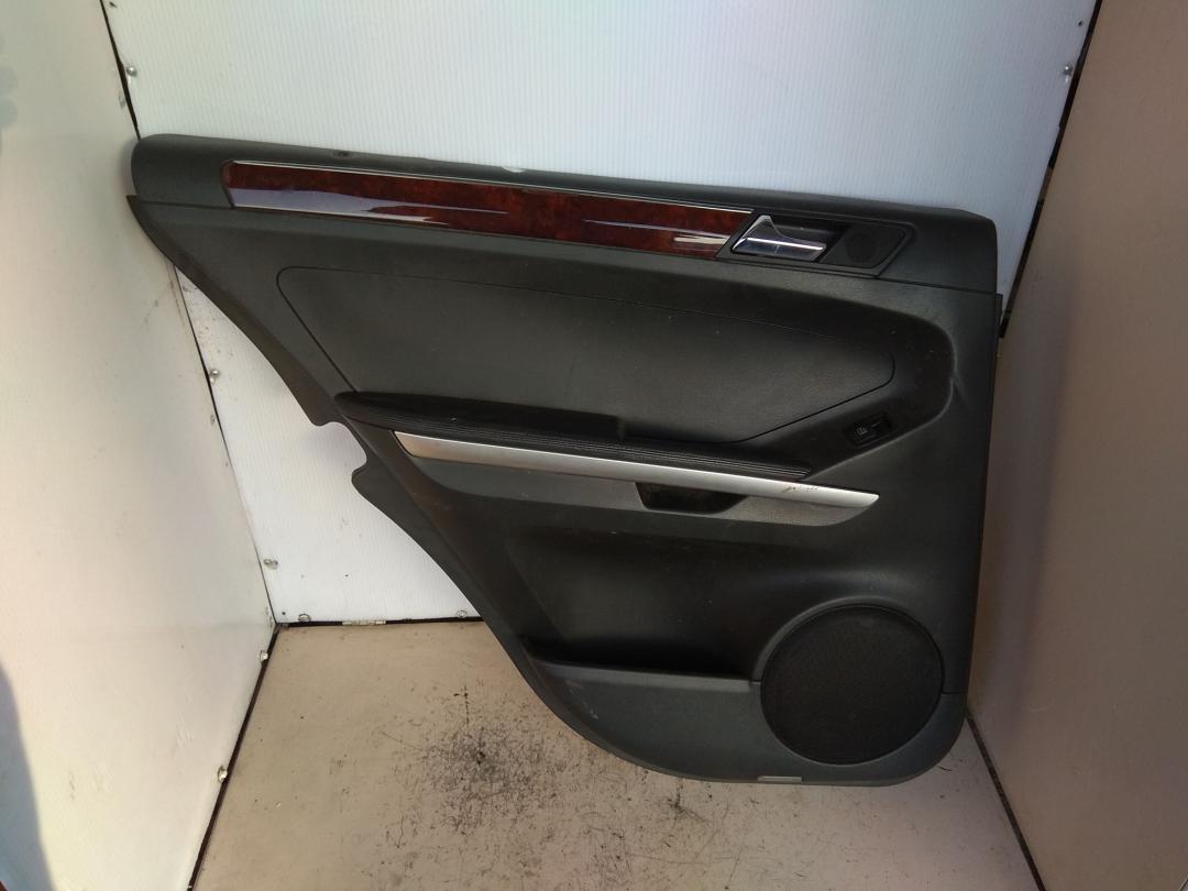 обшивка двери задняя левая Mercedes-Benz M-Класс W164 2006, 3.0 л., дизель, АКПП, черный, внедорожник 5 дв., правый руль - фото №1