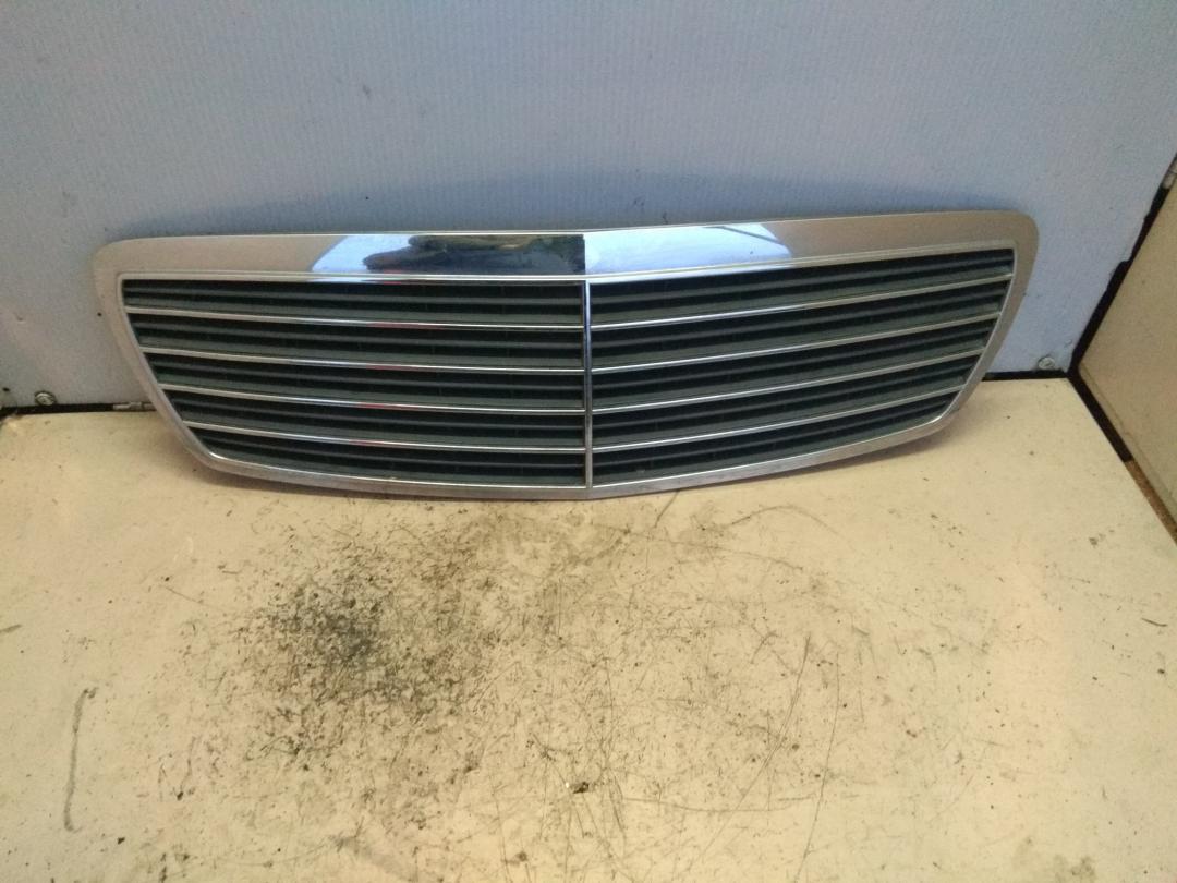 решетка радиатора Mercedes-Benz E-Класс W211/S211 2005, 2.1 л., дизель, АКПП, желтый, седан, A2118800283 - фото №1