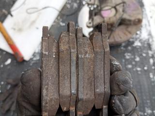 тормозные колодки Mercedes-Benz Vito W639 2004, 2.2 л., OM 646.983, дизель, МКПП, белый, задний привод