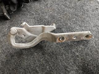 петля капота правая Mercedes-Benz Vito W639 2004, 2.2 л., OM 646.983, дизель, МКПП, белый, задний привод, A6397500351