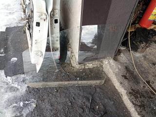 стекло двери передней левой Mercedes-Benz Vito W639 2004, 2.2 л., OM 646.983, дизель, МКПП, белый, задний привод
