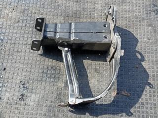 клык бампера передний левый Mercedes-Benz CLS-Класс C219 2007