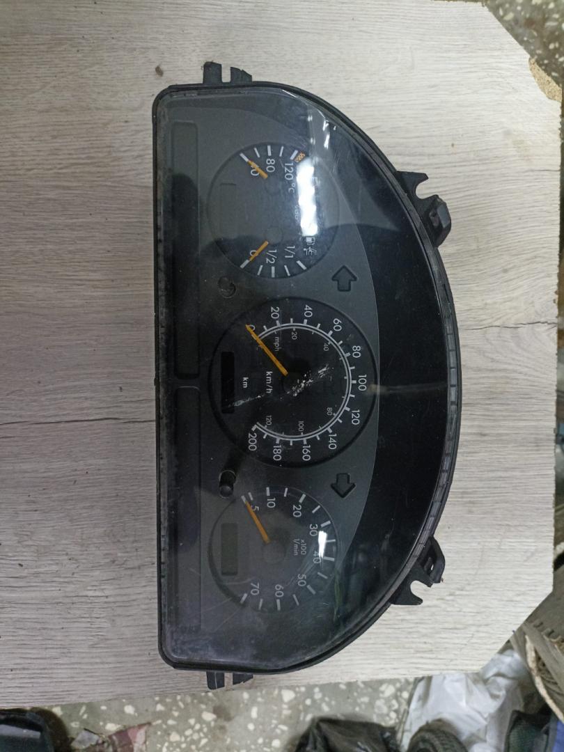 щиток приборов (приборная панель) Mercedes-Benz M-Класс W163 1997, 3.2 л., A1635401247, A1635400347, A1635402147, A1635400911, A1635402911, A1635403911, A1635405711, A1635407511 - фото №1
