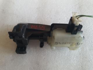 замок лючка топливного бака Mercedes-Benz M-Класс W164 2007, 3.0 л., OM 642.940, дизель, АКПП, правый руль, A2518200197