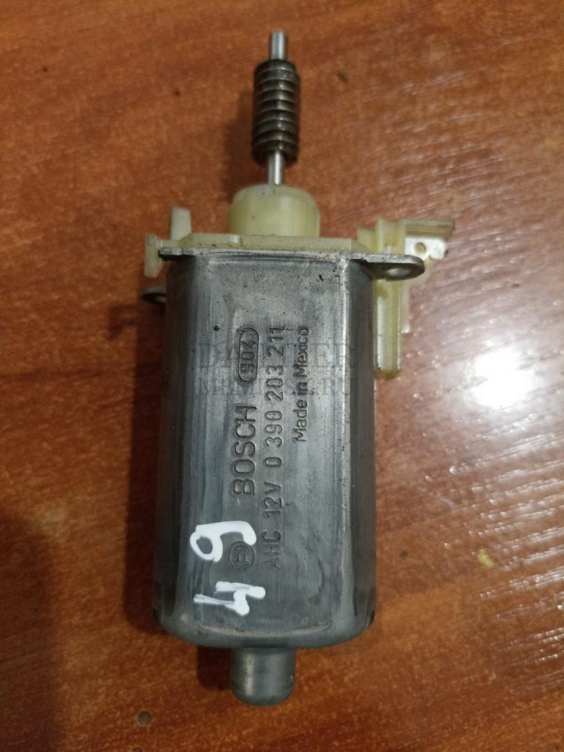 моторчик регулировки сиденья Mercedes-Benz M-Класс W164 2007, 3.0 л., OM 642.940, дизель, АКПП, правый руль, 0390203211 - фото №1