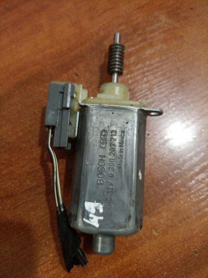 моторчик регулировки сиденья Mercedes-Benz M-Класс W164 2007, 3.0 л., OM 642.940, дизель, АКПП, правый руль, 0390203213 - фото №1
