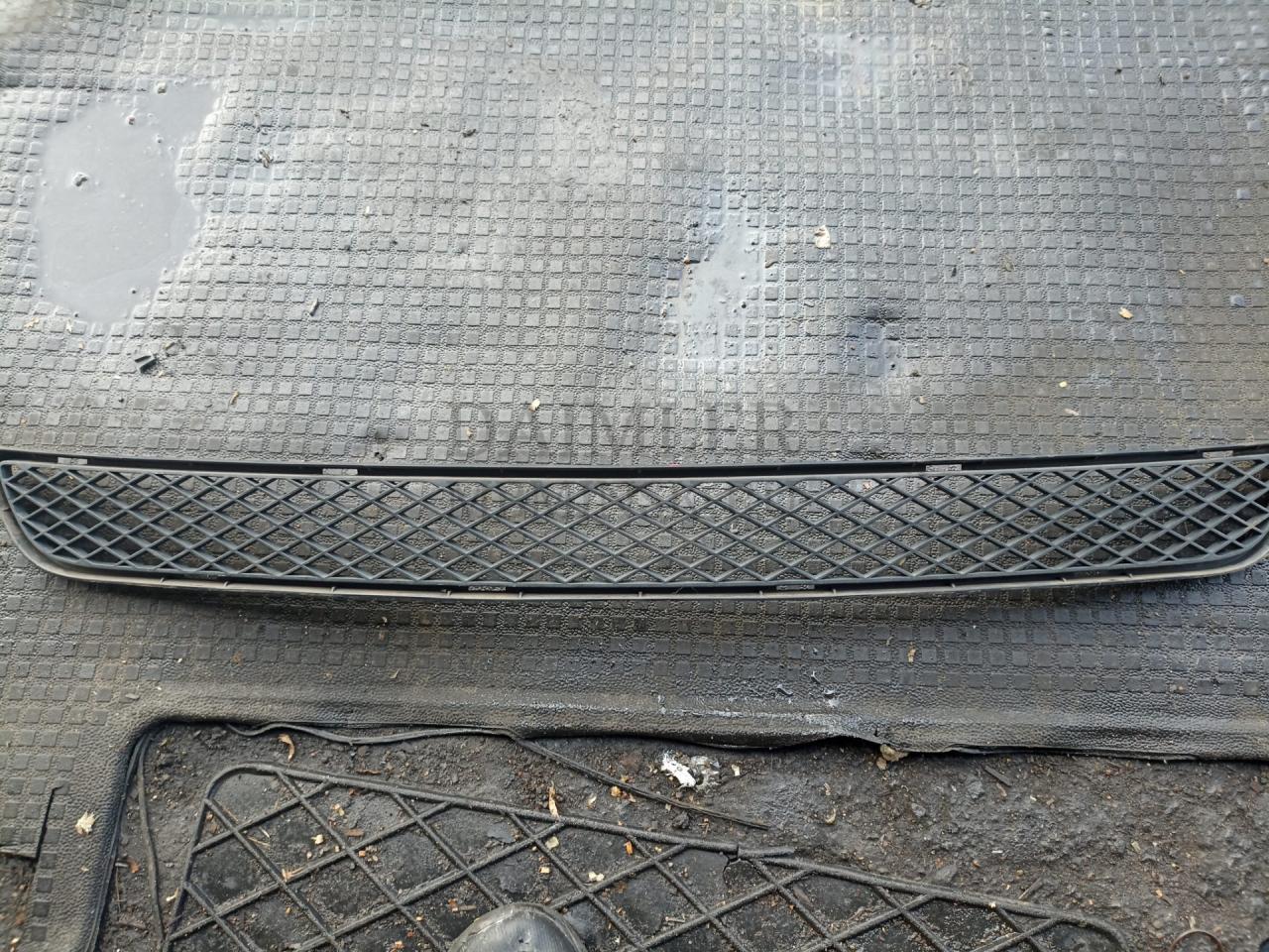 заглушка (решетка) в бампер Mercedes-Benz M-Класс W164 2007, 3.0 л., OM 642.940, дизель, АКПП, правый руль, A1648850223 - фото №1