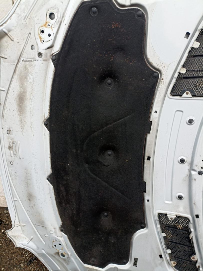 шумоизоляция капота Mercedes-Benz M-Класс W164 2007, 3.0 л., OM 642.940, дизель, АКПП, правый руль - фото №1
