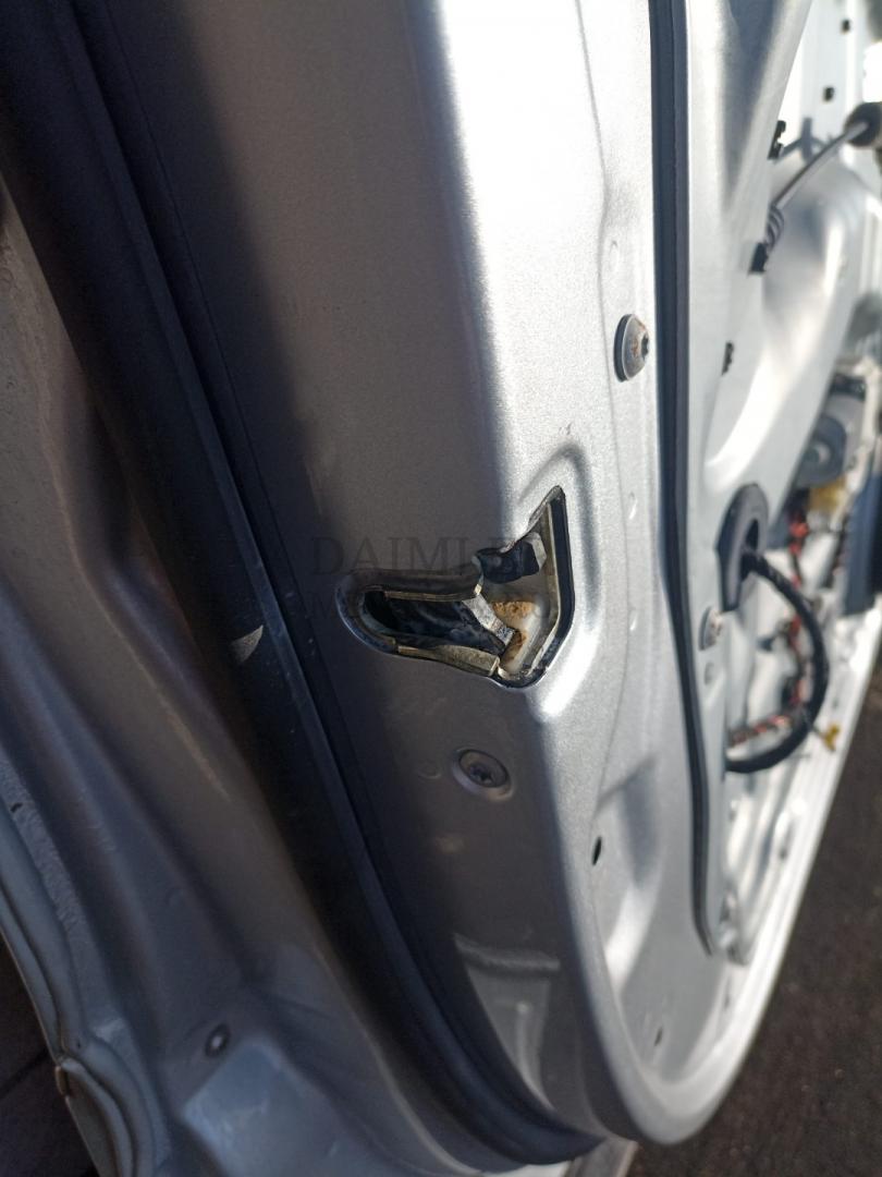 замок двери передней левой Mercedes-Benz M-Класс W164 2007, 3.0 л., OM 642.940, дизель, АКПП, правый руль - фото №1