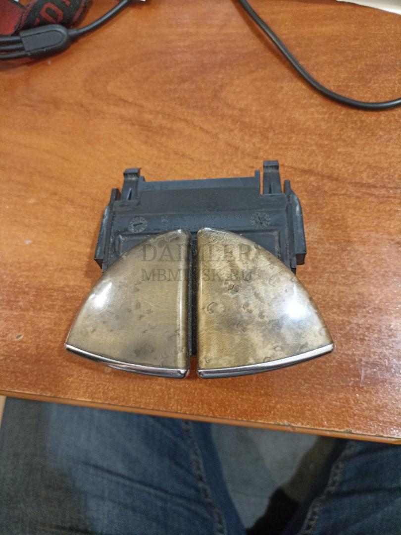 подлокотник Mercedes-Benz E-Класс W211/S211 2005, 3.0 л., OM 642.920, дизель, АКПП, серебро, седан, правый руль, A2116800784 - фото №1