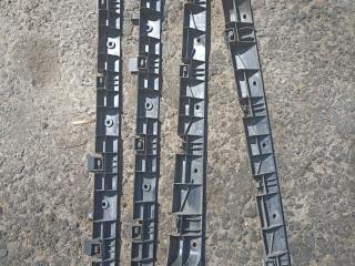 Кронштейн крепления порога Mercedes-Benz M-Класс W164 2007, 3.0 л., OM 642.940, дизель, АКПП, правый руль, A1646982727, A1646982827, A1646981327, A1646981427