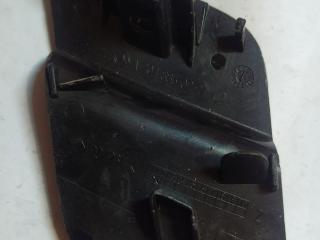 заглушка переднего бампера под крюк правая Mercedes-Benz C-Класс W204/S204 2007, A2048850224