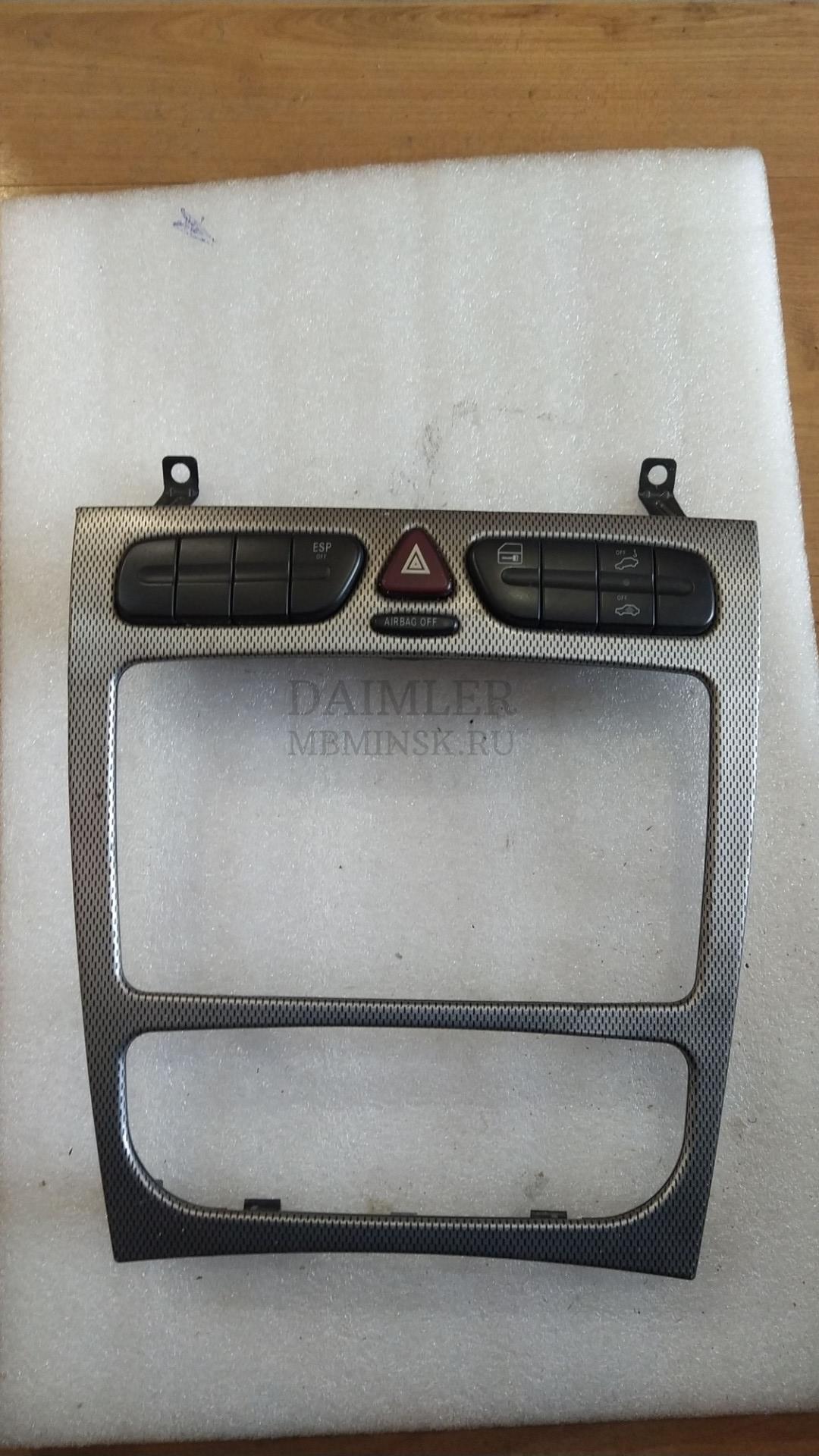 Декоративная накладка центральной консоли Mercedes-Benz C-Класс W203/S203/CL203 2003 - фото №1