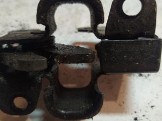 замок капота Mercedes-Benz S-Класс W220 2002, A2208800060