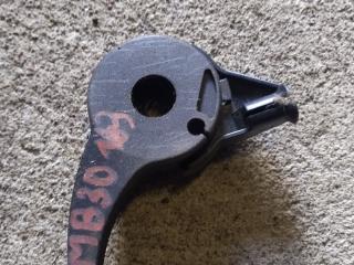 механизм открытия капота (кронштейн в салоне) Mercedes-Benz M-Класс W163 [рестайлинг] 2003, 4.0 л., дизель, АКПП, черный, внедорожник 5 дв.