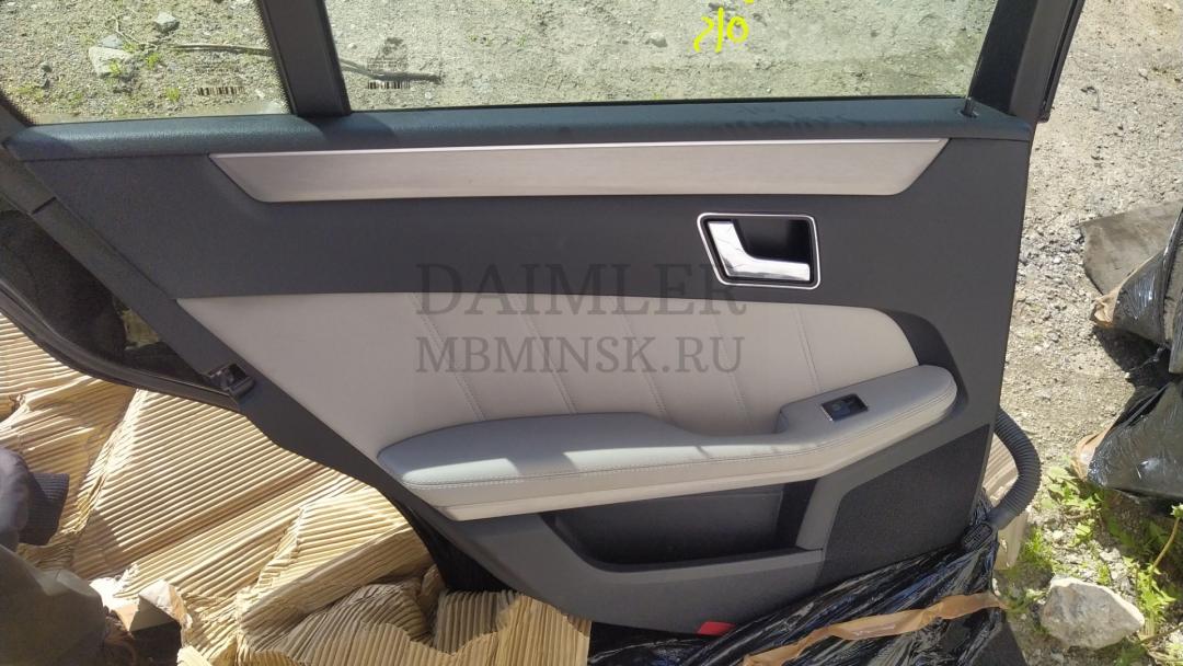 обшивка двери задняя левая Mercedes-Benz E-Класс W212/S212/C207/A207 2009, 2.0 л., CDi, дизель, АКПП, чёрный, седан, задний привод, правый руль - фото №1