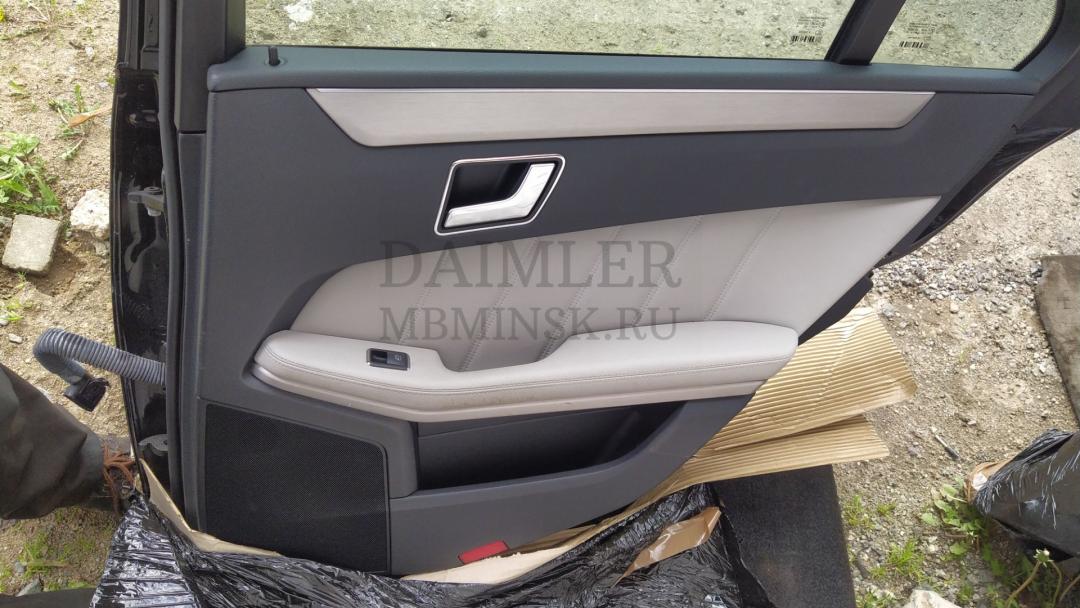 обшивка двери задняя правая Mercedes-Benz E-Класс W212/S212/C207/A207 2009, 2.0 л., CDi, дизель, АКПП, чёрный, седан, задний привод, правый руль - фото №1
