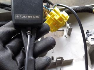 замок ремня безопасности Mercedes-Benz E-Класс W212/S212/C207/A207 2009, 2.0 л., CDi, дизель, АКПП, чёрный, седан, задний привод, правый руль, A2128601369