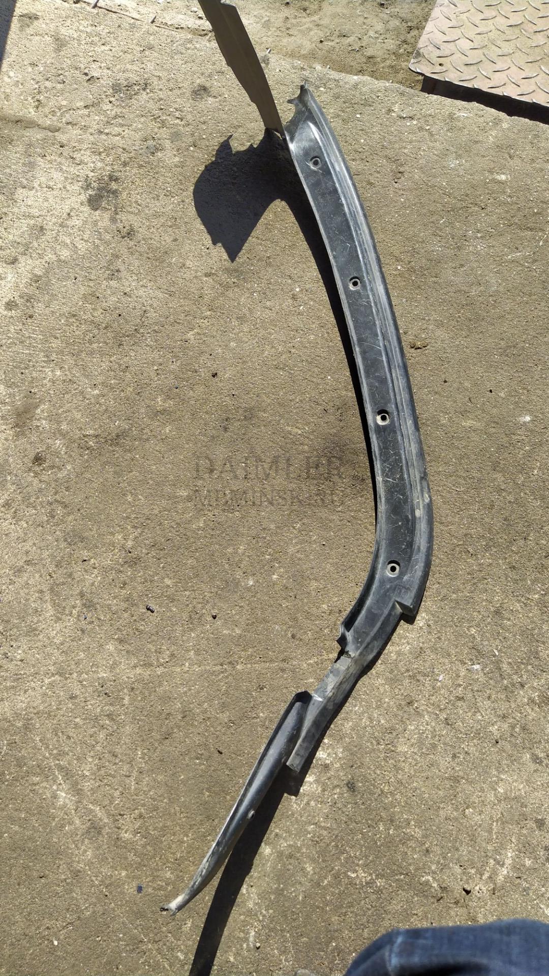 водосток крышки багажника Mercedes-Benz E-Класс W211/S211 2005, универсал, A2116930433 - фото №1