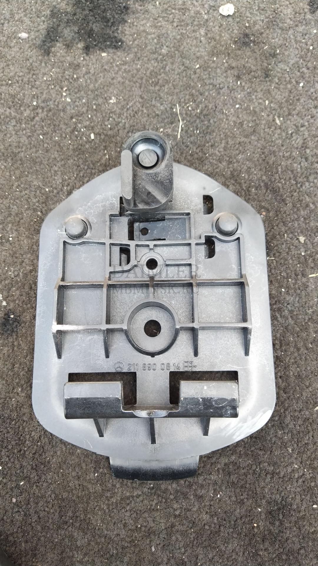 пластик Mercedes-Benz E-Класс W211/S211 2005, 3.0 л., OM 642.920, дизель, АКПП, серебро, седан, правый руль, A2118800814 - фото №1