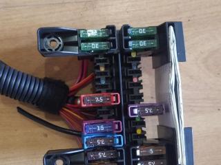 короб предохранителей Mercedes-Benz E-Класс W211/S211 2005, 3.0 л., OM 642.920, дизель, АКПП, серебро, седан, правый руль, A2115450301